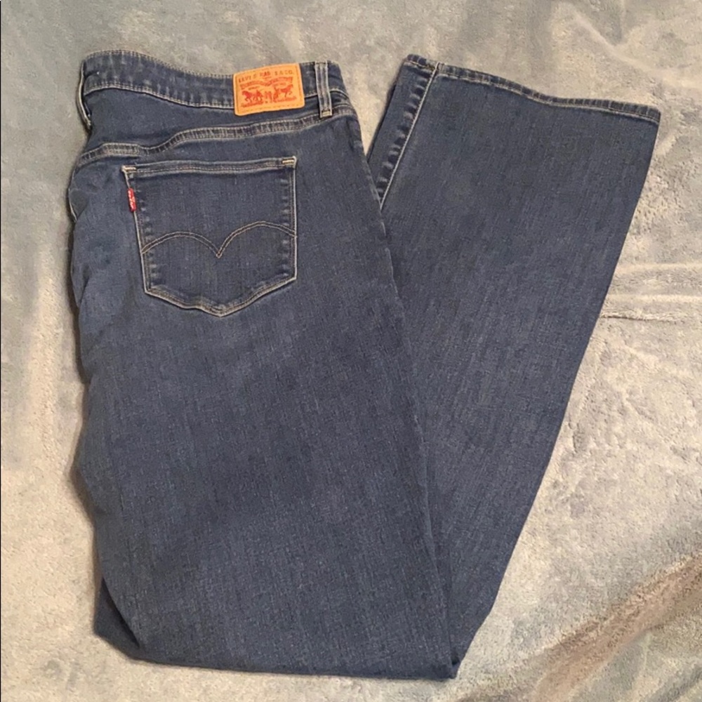 🌻Women’s Levi Jeans!🌻
